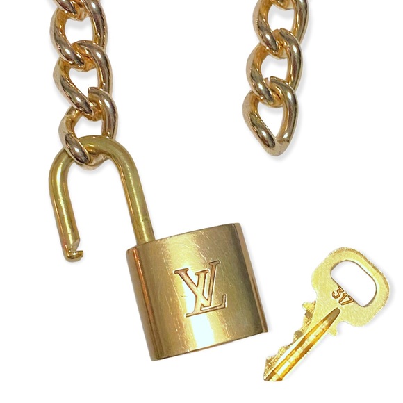 LOUIS VUITTON Padlock Necklace - Picture 3 of 6